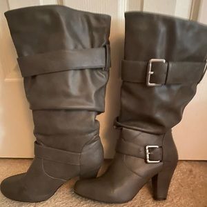 Women’s gray slouch boots